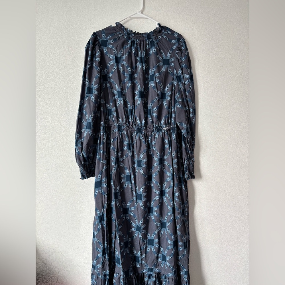 Universal Thread Navy Floral Long Sleeve Dress